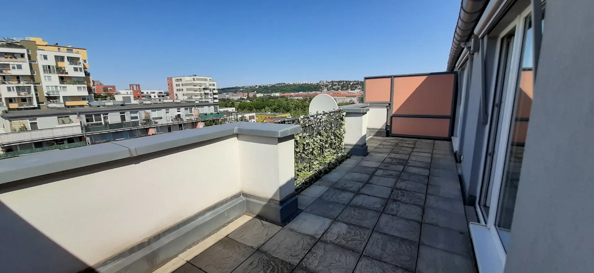 Pronájem bytu 2+kk/T/G o velikosti 52 m² - Praha - Vysočany