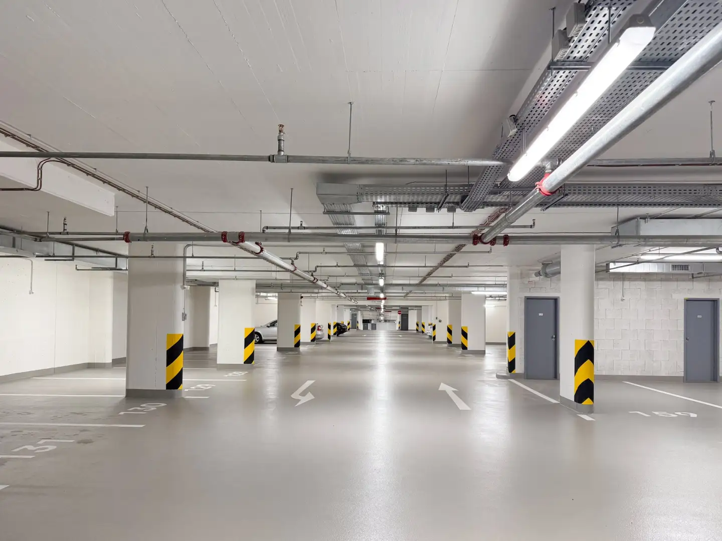Pronájem garážového stání, 15 m² - Praha - Hloubětín
