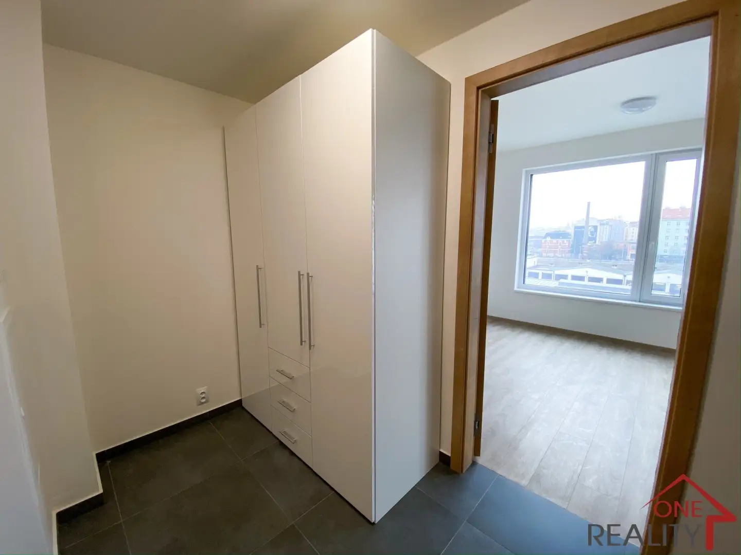 Pronájem bytu 1+kk, 33m2 s balkonem Praha Holešovice