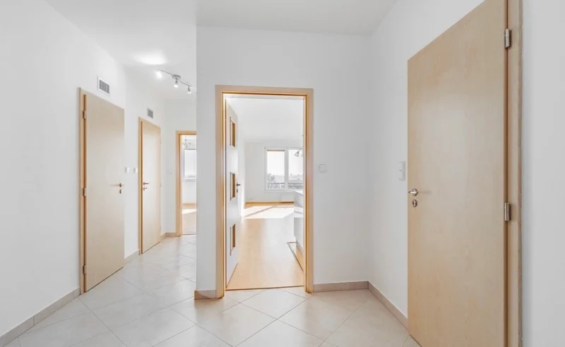 Pronájem světlého bytu 3+kk/G/L s výměrou 95 m², Praha 8