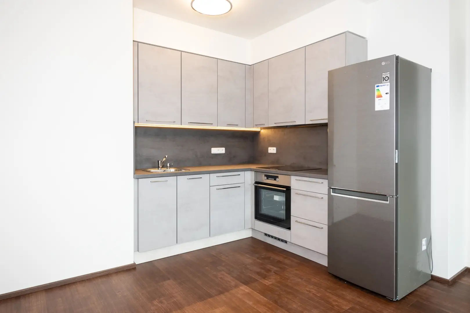 Pronájem bytu 2+kk s balkónem, ulice Poděbradská 1158/49, Praha - Hloubětín