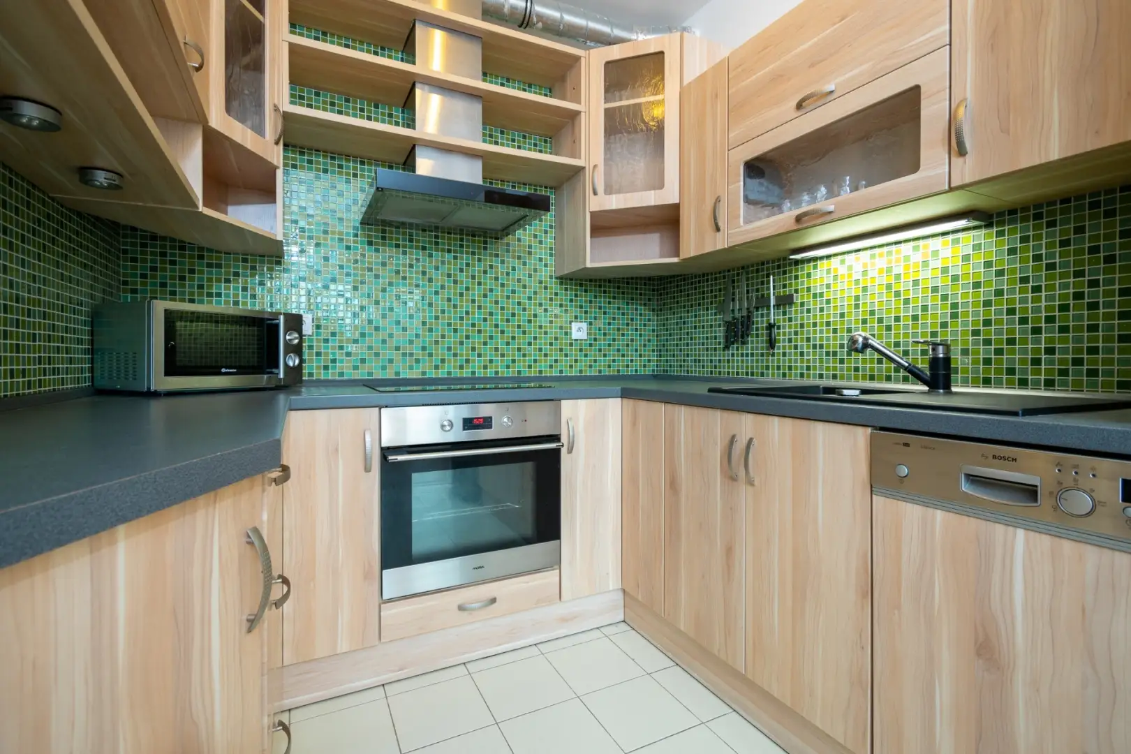 Pronájem slunného bytu 2+kk/G/B/S s výměrou  45m² - Praha - Uhříněves