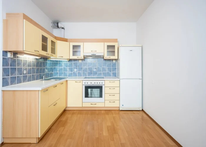 Pronájem bytu 2+kk s balkónem, ulice Hnězdenská 767/4a, Praha - Troja