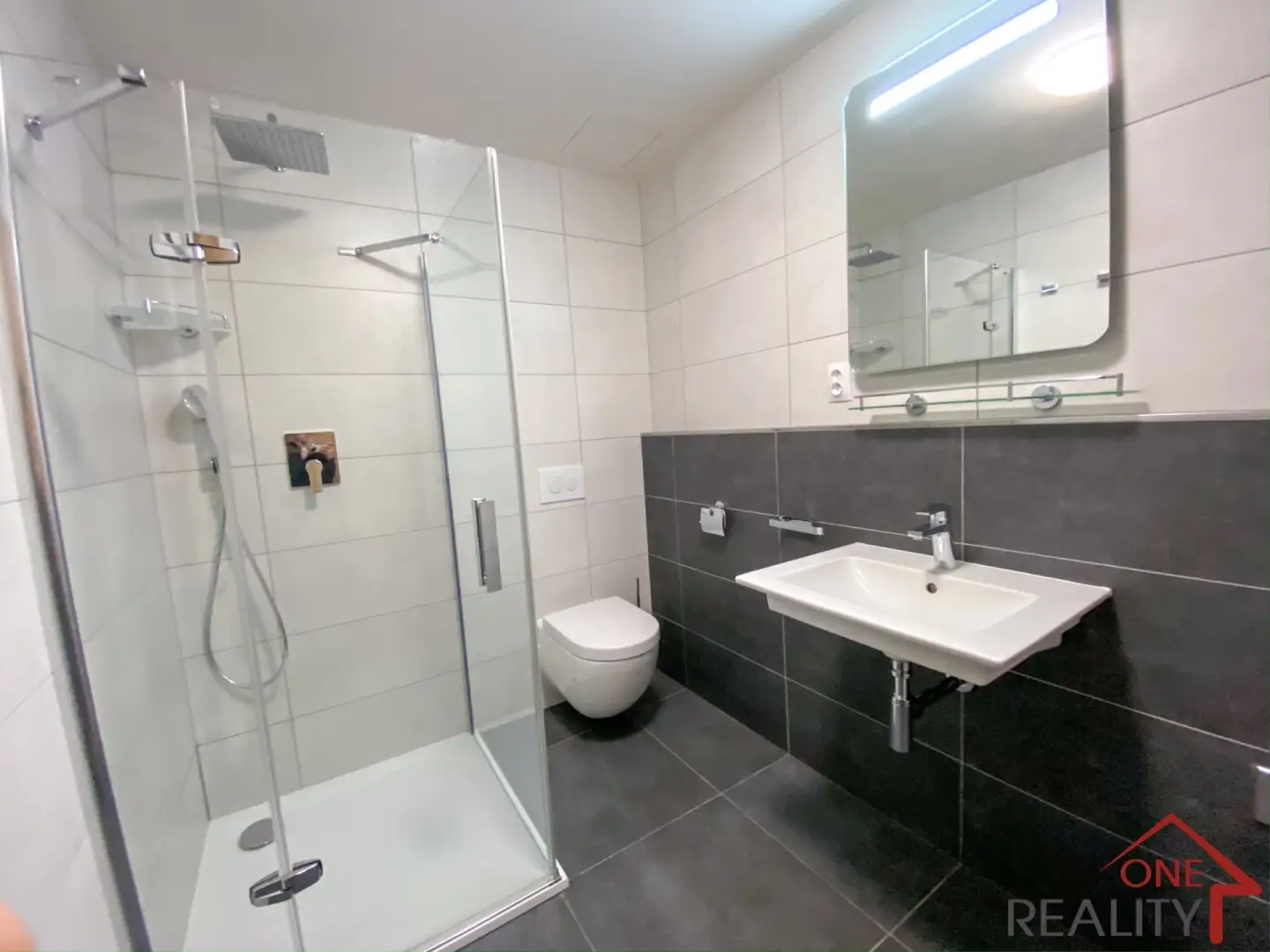 Pronájem bytu 1+kk, 33m2 s balkonem Praha Holešovice