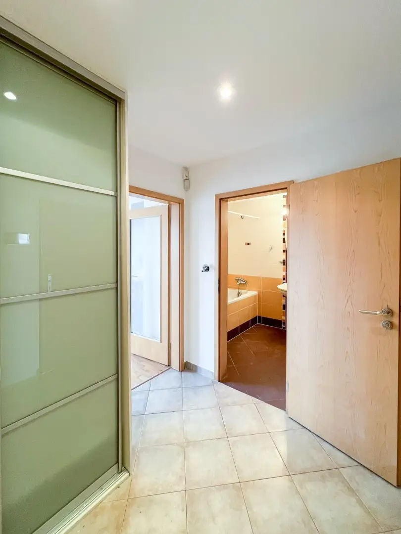 Pronájem bytu 1+kk, 52 m², ulice Mattioliho - Praha - Záběhlice