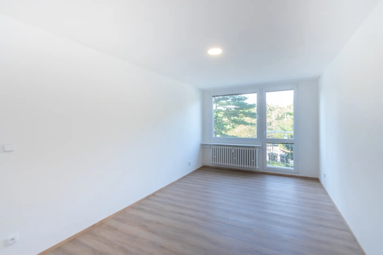 Pronájem bytu 2+kk, 45 m² - Praha - Kobylisy