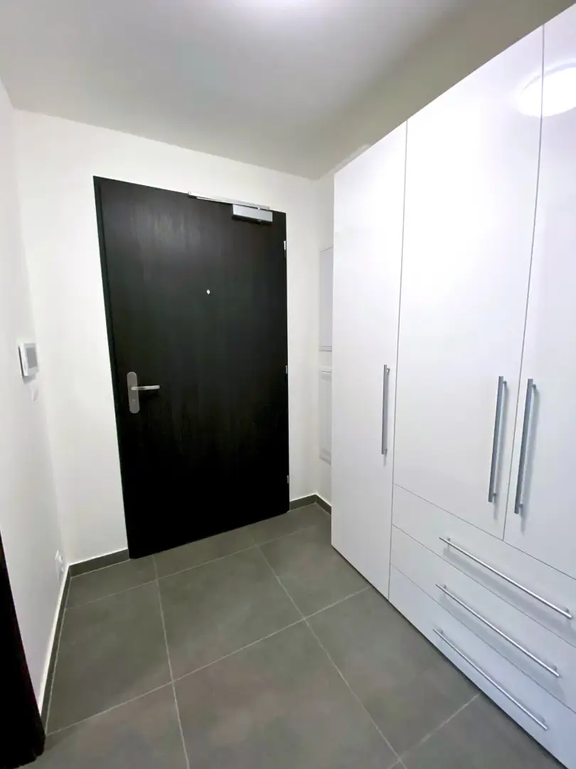 Pronájem nového bytu 1+kk/B, 33m2, nezařízený, Praha 7 - Holešovice