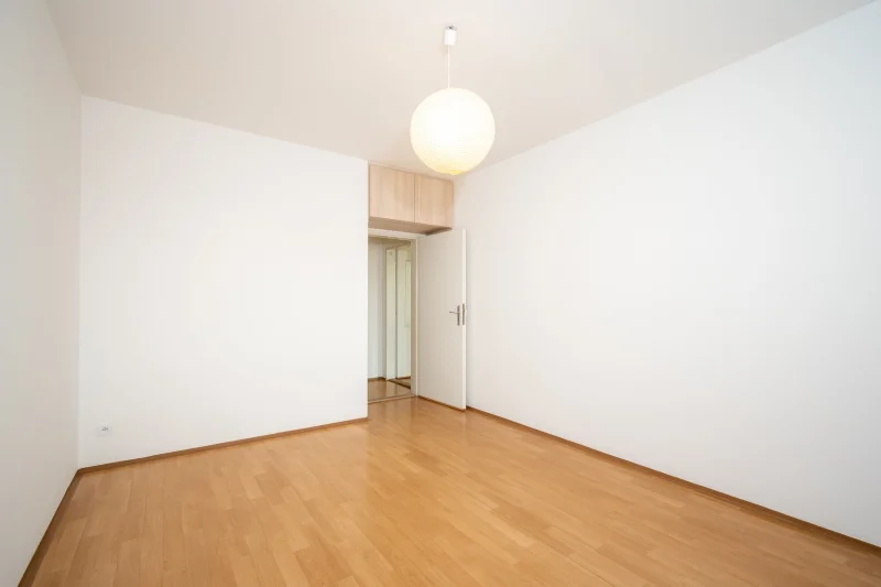 Pronájem bytu 2+kk s balkónem, ulice Hnězdenská 767/4a, Praha - Troja