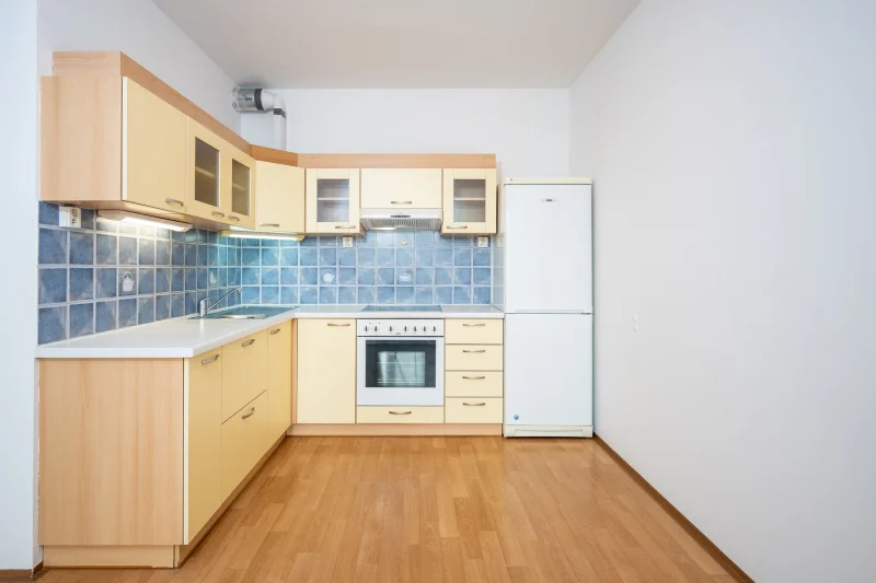 Pronájem bytu 2+kk s balkónem, ulice Hnězdenská 767/4a, Praha - Troja