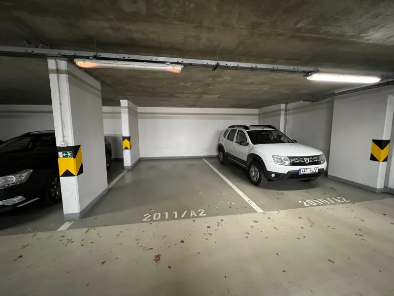 Pronájem podzemního garážového stání Praha Vysočany