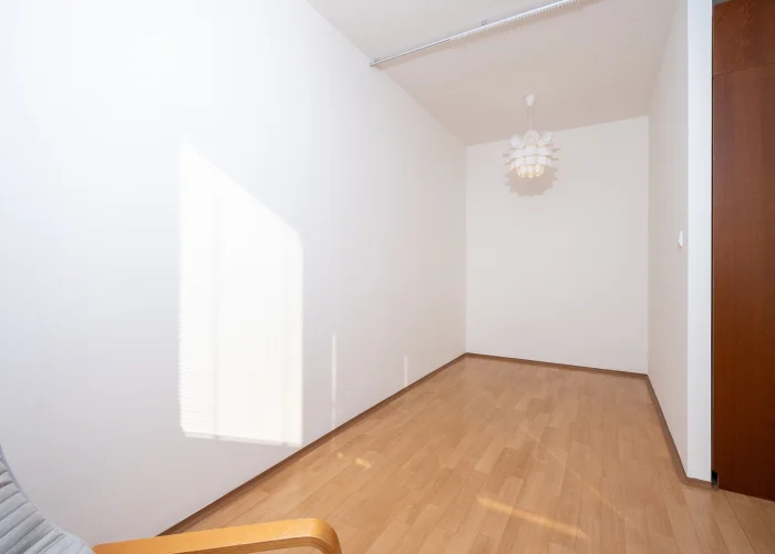 Nabízíme k pronájmu byt 1+kk, ulice Hnězdenská 767/2, Praha - Troja