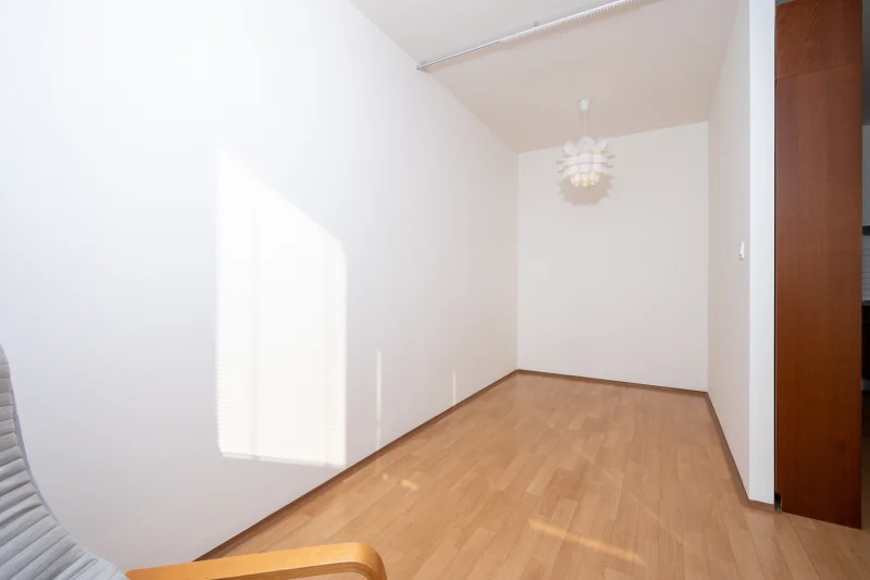 Nabízíme k pronájmu byt 1+kk, ulice Hnězdenská 767/2, Praha - Troja