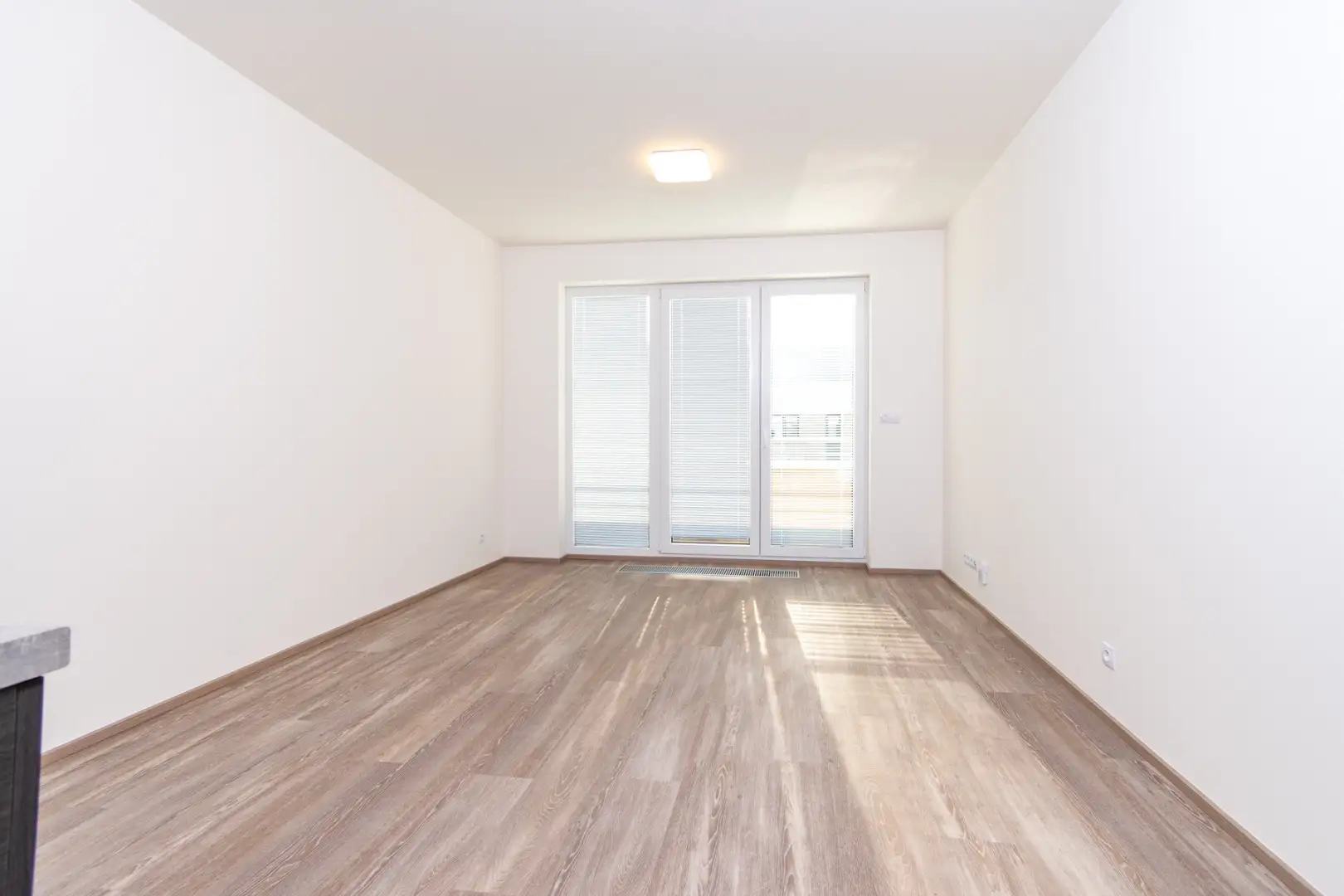 Pronájem bytu 1+kk 29m² - Praha - Třebonice