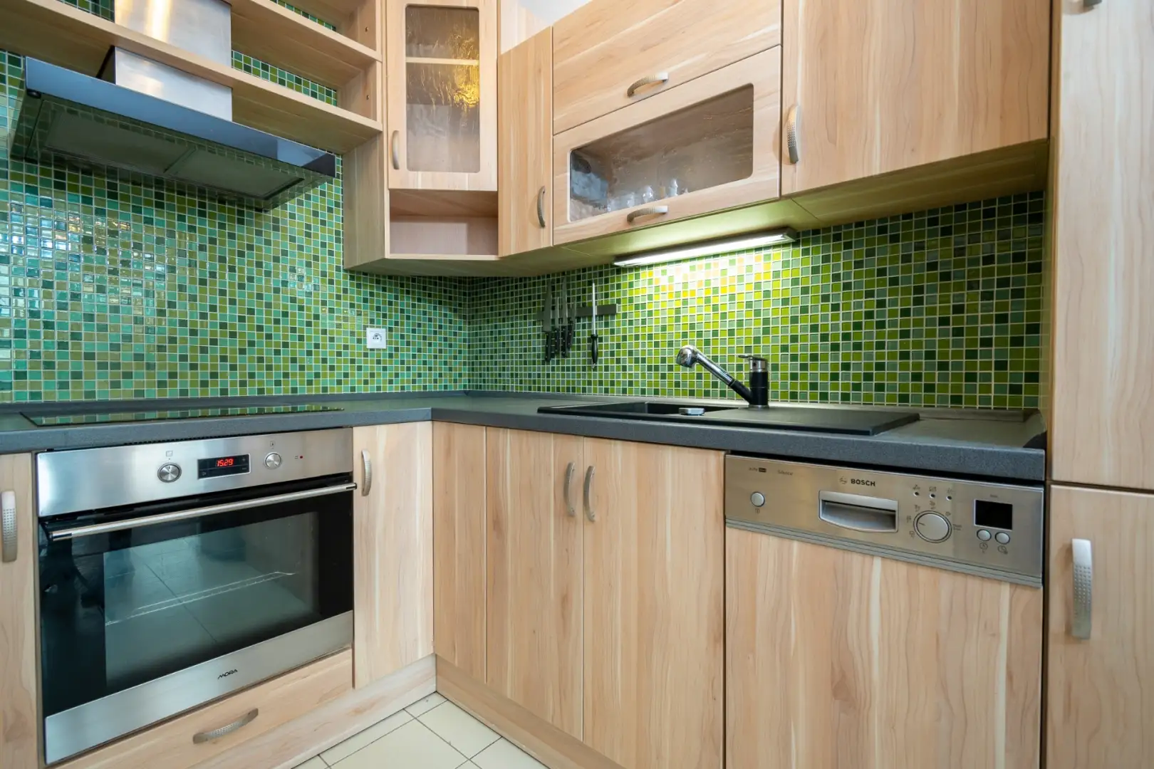 Pronájem slunného bytu 2+kk/G/B/S s výměrou  45m² - Praha - Uhříněves