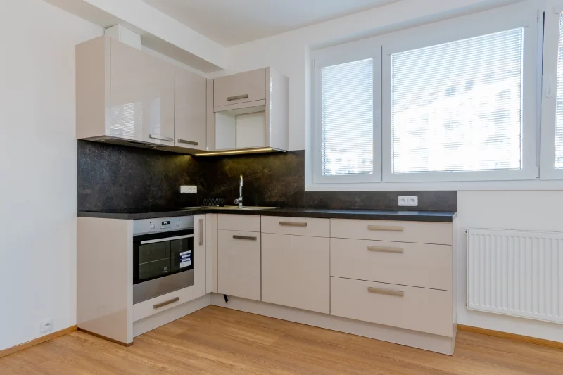 Pronájem bytu 2+kk/B/G o výměře 55m² - Praha - Střížkov
