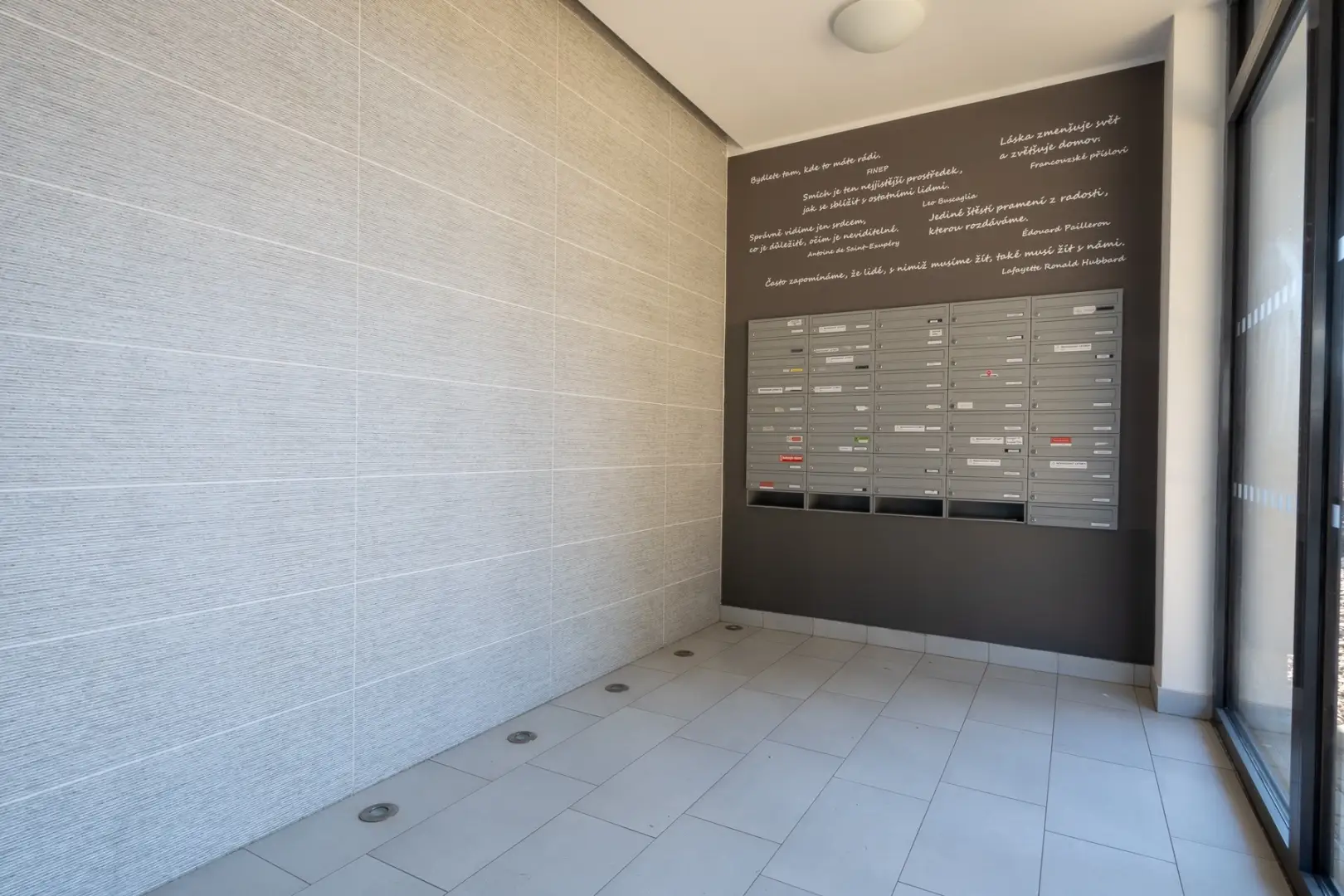 Pronájem bytu 2+kk/B/G o výměře 55m² - Praha - Střížkov
