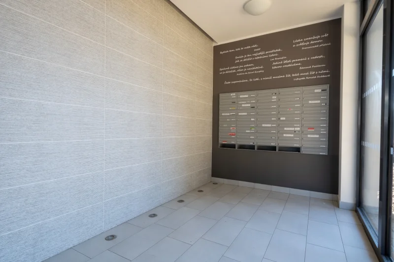 Pronájem bytu 2+kk/B/G o výměře 55m² - Praha - Střížkov