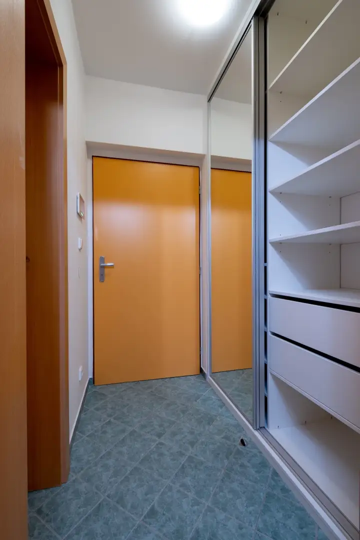 Pronájem bytu 1+kk 30m² - Praha - Malešice