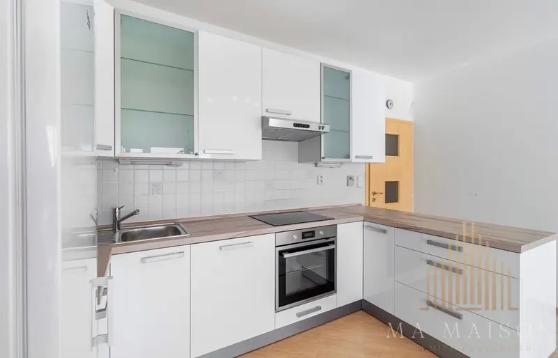 Pronájem světlého bytu 3+kk/G/L s výměrou 95 m², Praha 8
