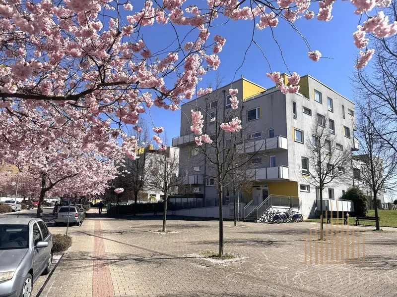 Pronájem slunného bytu 2+kk/G/B/S, 49 m², zařízený, Praha - Uhříněves