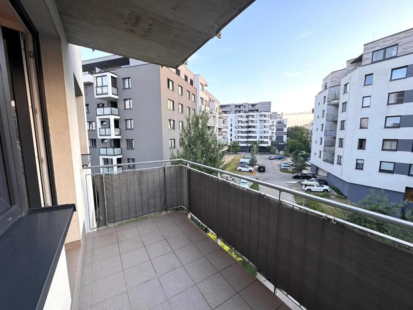 Pronájem bytu 2+kk/B, novostavba, nezařízený, Praha 9 - Střížkov