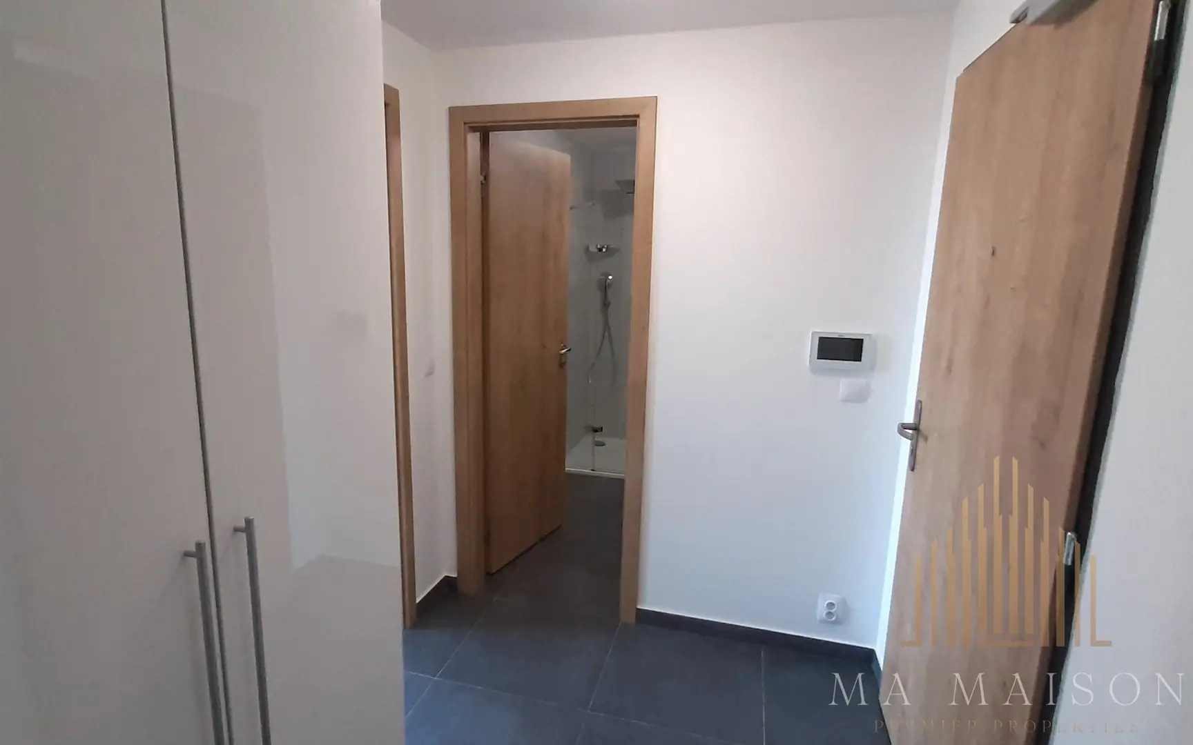 Pronájem moderního bytu 1+kk, 33 m2 + balkon,  Praha 7 - Holešovice