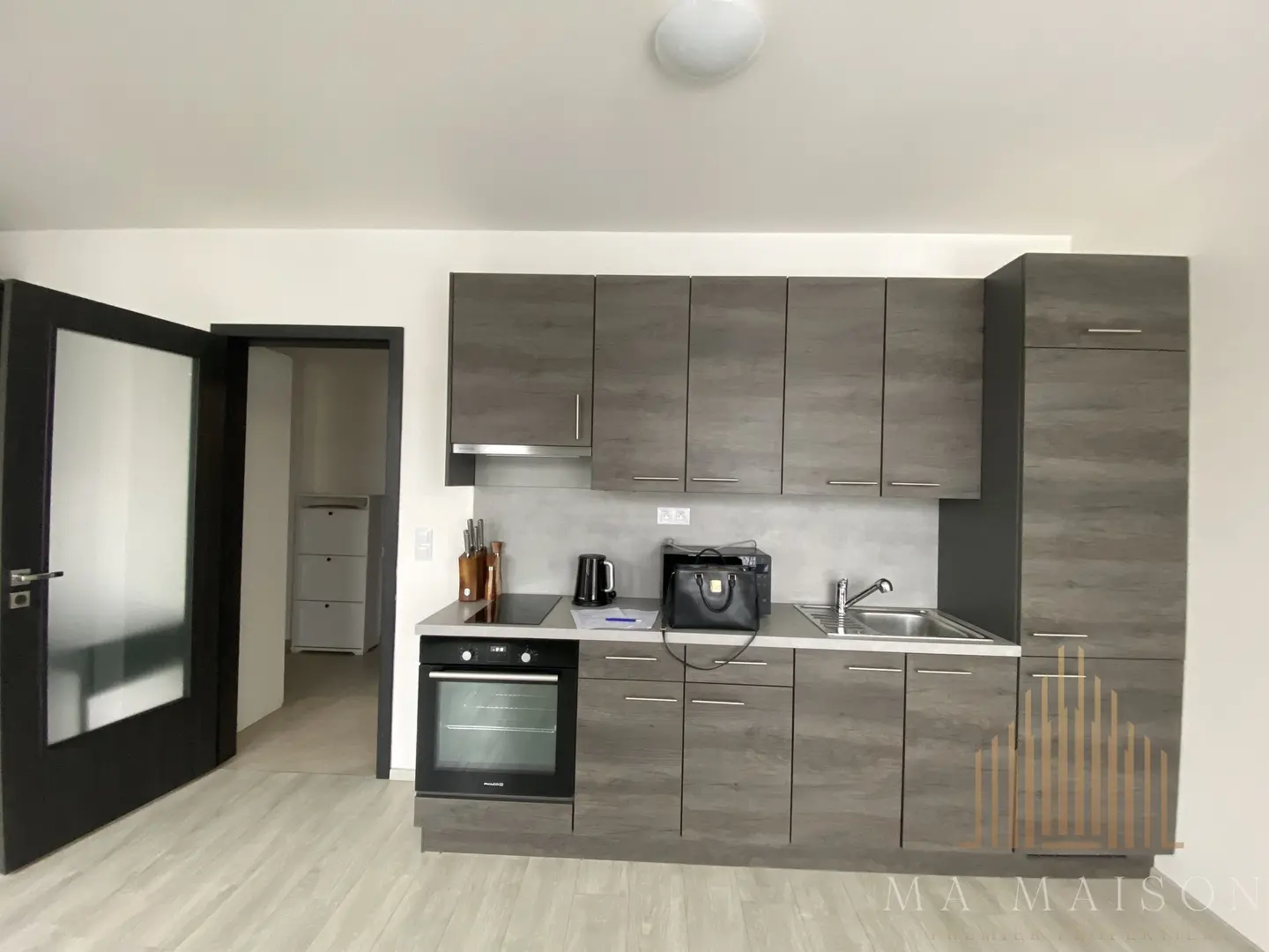 Pronájem bytu 1+kk/B, 33 m2, zařízený/nezařízený, Praha 7 - Holešovice