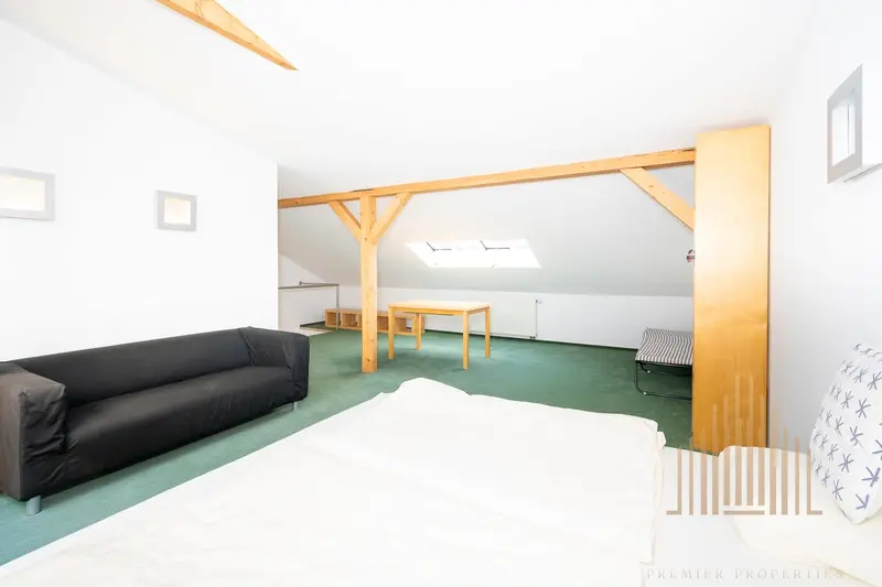 Pronájem mezonetového bytu 2+kk, 103m², Pod Vilami, Praha Nusle