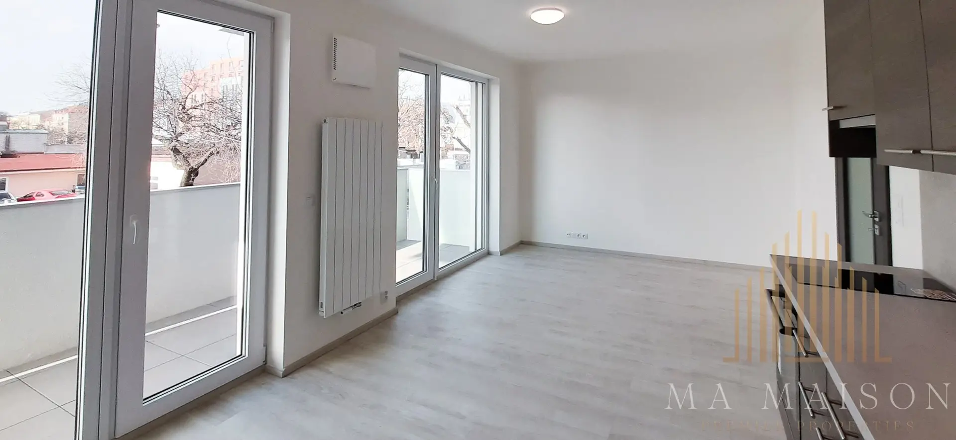 Pronájem bytu 1+kk/B, 33 m2, nezařízený, Praha 7 - Holešovice