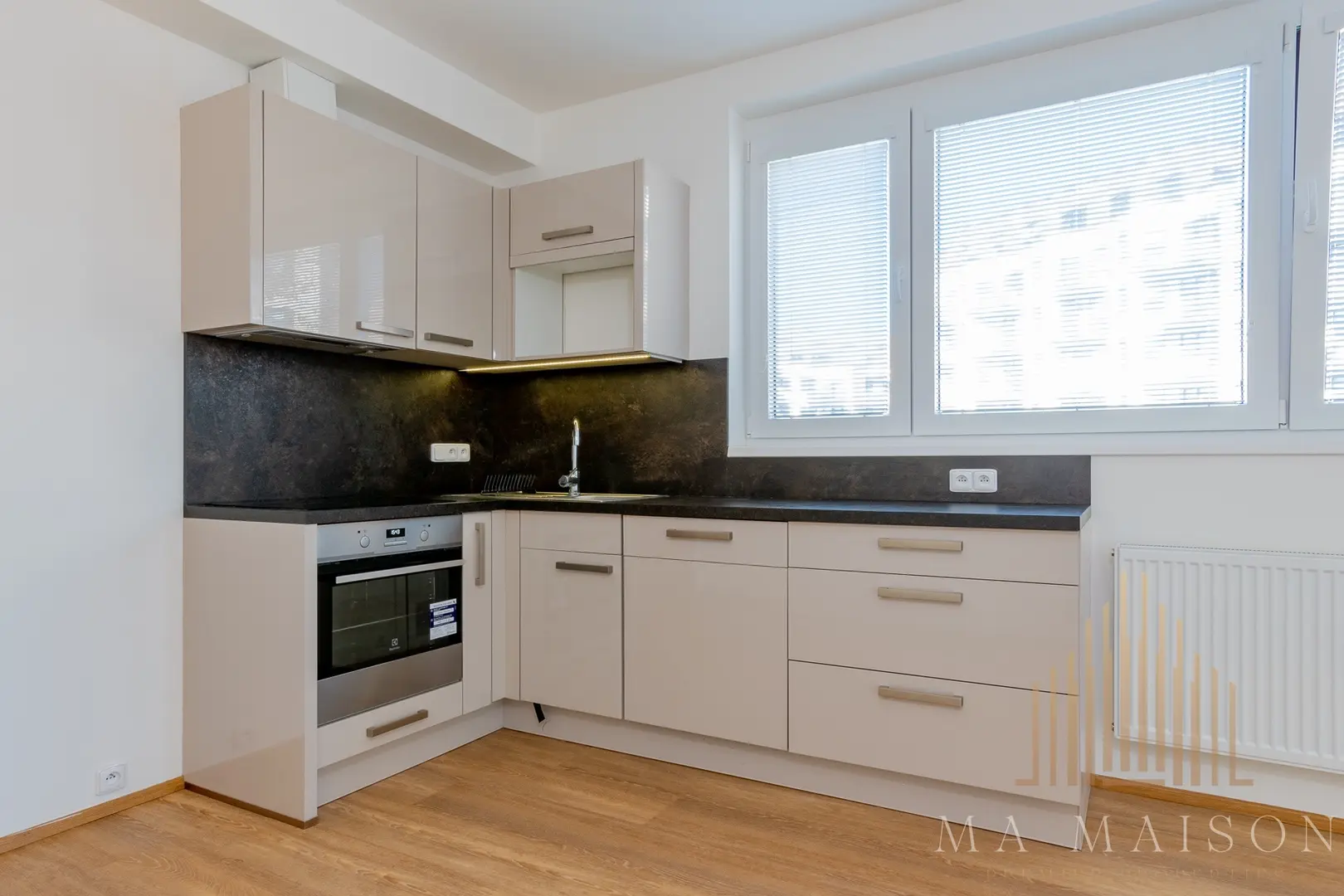 Pronájem bytu 2+kk/B/G, nezařízený, 55m², Praha 9 - Střížkov