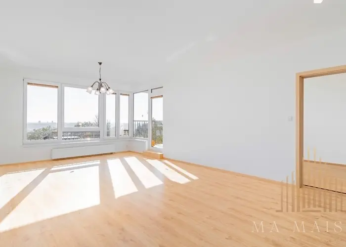 Pronájem světlého bytu 3+kk/G/L s výměrou 95 m², Praha 8