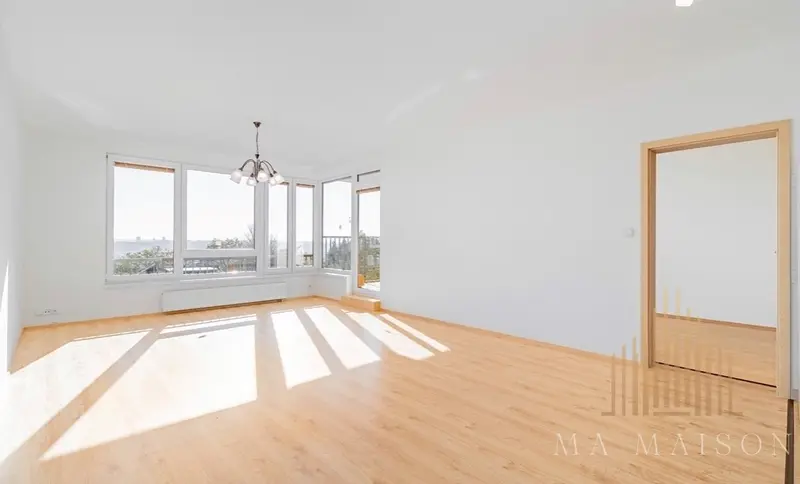 Pronájem světlého bytu 3+kk/G/L s výměrou 95 m², Praha 8
