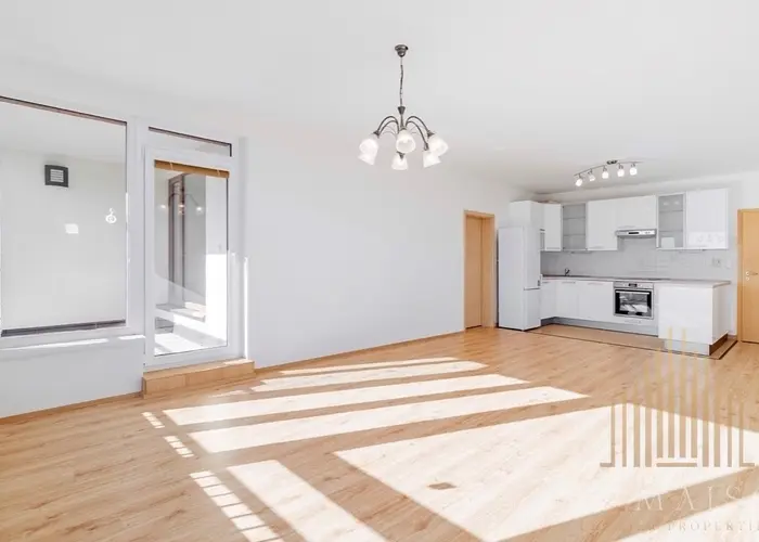 Pronájem světlého bytu 3+kk/G/L s výměrou 95 m², Praha 8