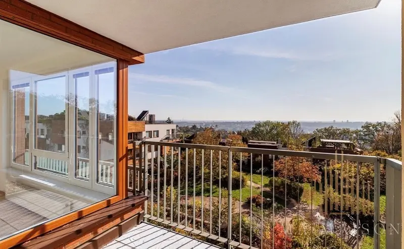 Pronájem světlého bytu 3+kk/G/L s výměrou 95 m², Praha 8