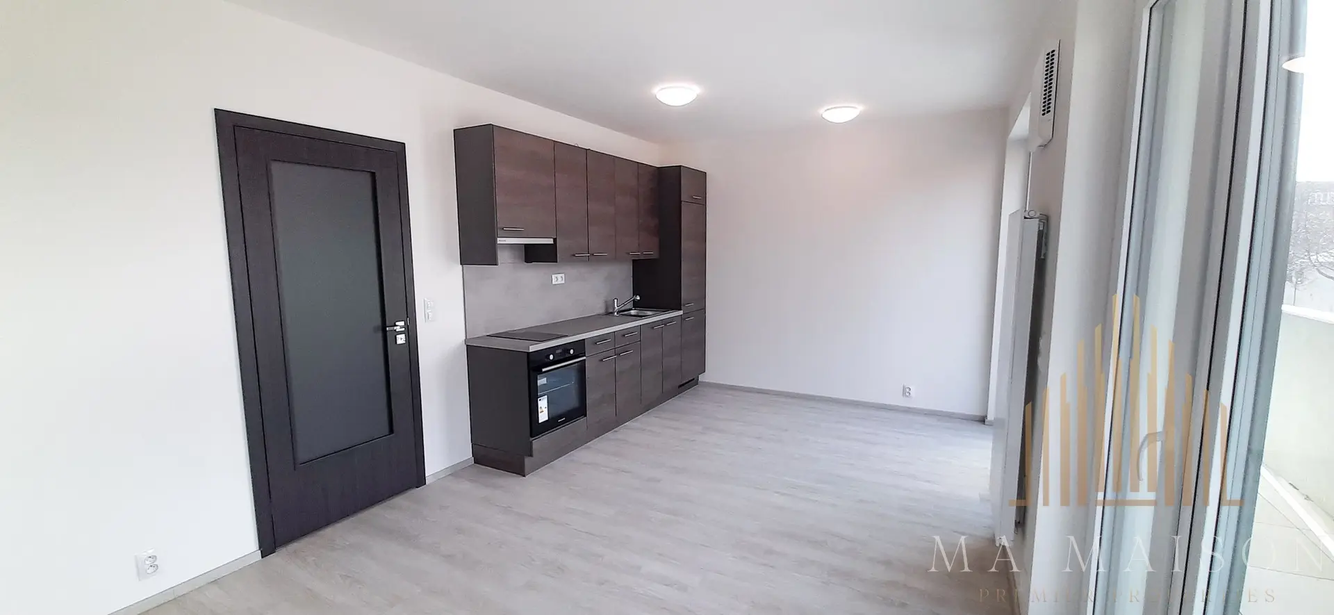 Pronájem bytu 1+kk/B, 33 m2, nezařízený, Praha 7 - Holešovice