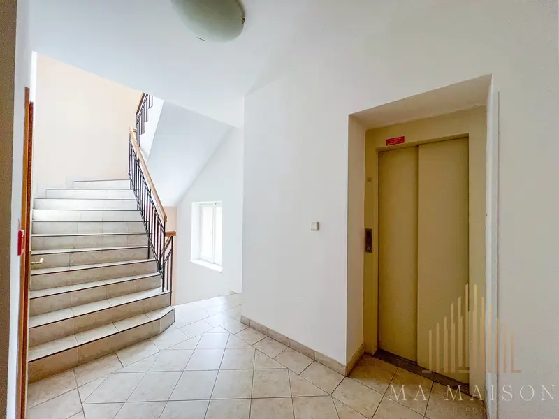 Pronájem bytu 3+kk, 84m², ulice Holandská, Praha - Vršovice