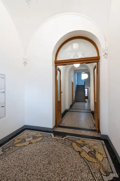 Komerční prostor k pronájmu, 105m2, Pařížská ulice, Praha 1