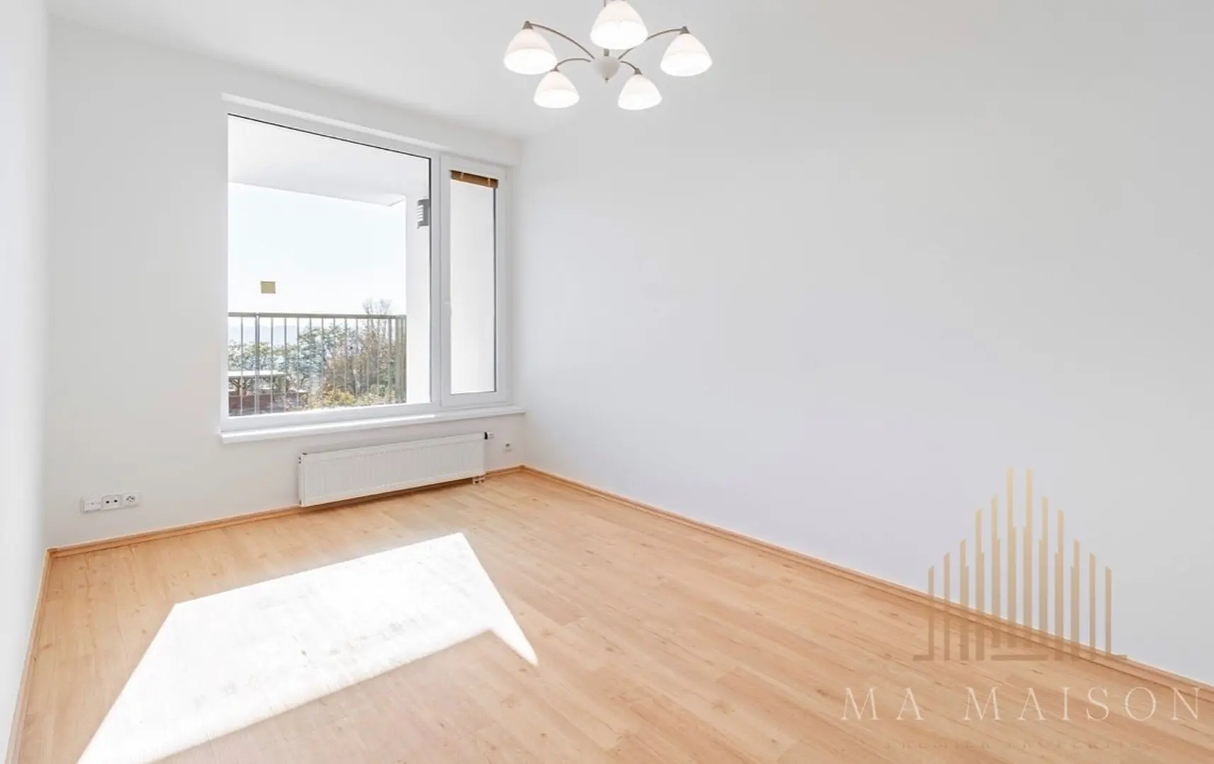 Pronájem světlého bytu 3+kk/G/L s výměrou 95 m², Praha 8
