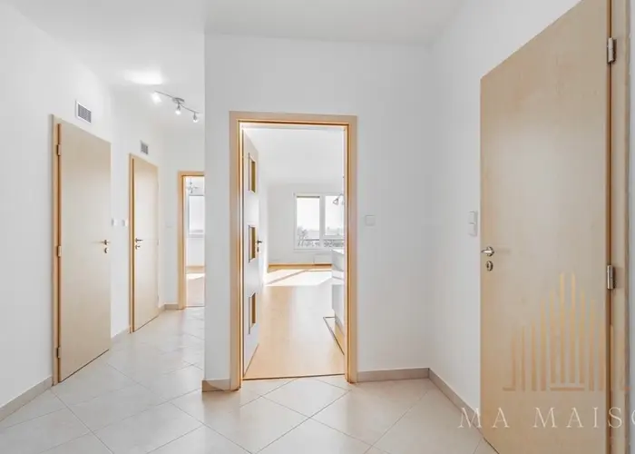 Pronájem světlého bytu 3+kk/G/L s výměrou 95 m², Praha 8