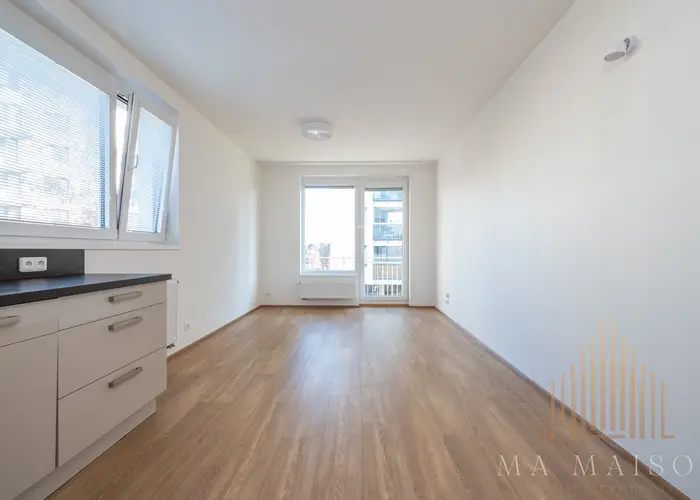 Pronájem bytu 2+kk/B/G, nezařízený, 55m², Praha 9 - Střížkov