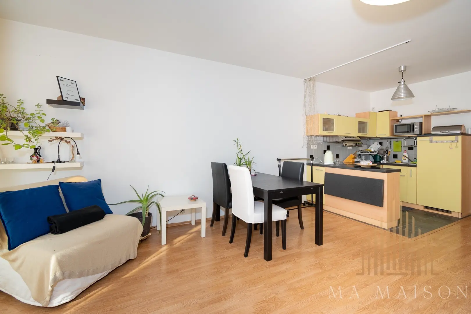 Pronájem bytu, 1kk, 47m2, s balkónem a garáží