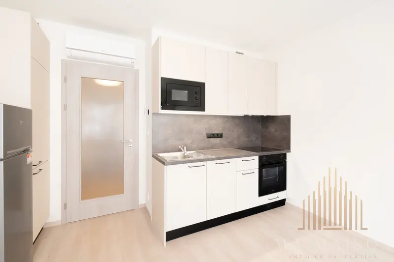 Pronájem bytu 1+kk 32 m², Praha - Hloubětín