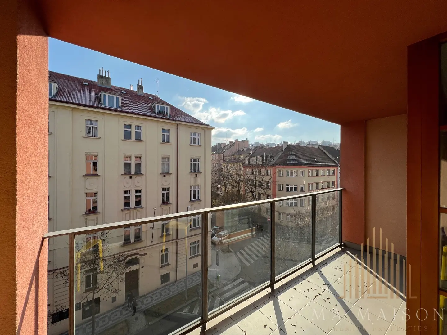 Pronájem bytu, 1kk, 47m2, s balkónem a garáží