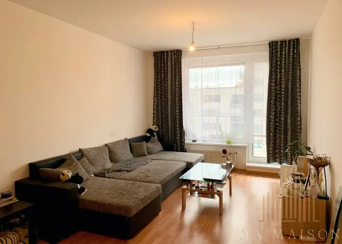 Pronájem bytu 2+kk s balkonem a garáží, ul. Pod Harfou, Praha - Vysočany