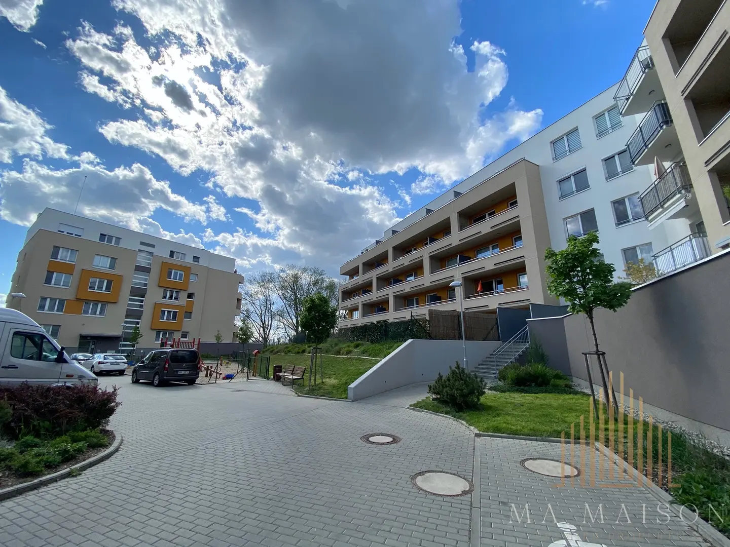 Pronájem bytu 1+kk/ 35m2,  ulice Františka Diviše, Praha Uhříněves