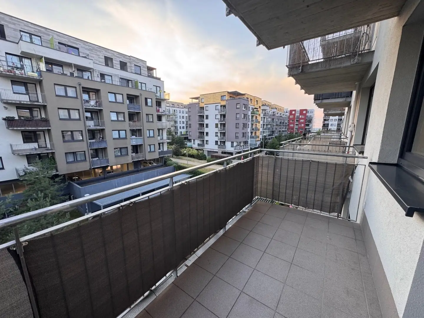 Pronájem bytu 2+kk/B, novostavba, nezařízený, Praha 9 - Střížkov