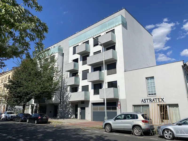 Pronájem bytu 1+kk/B, 33 m2, nezařízený, Praha 7 - Holešovice