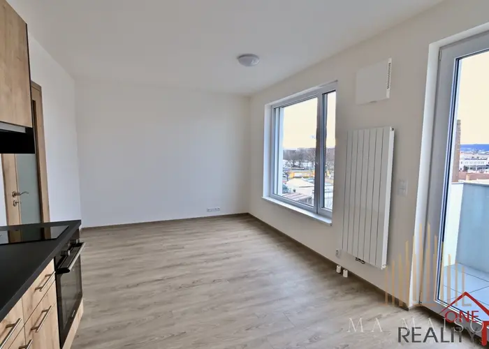 Pronájem bytu 1+kk, 33m2 s balkonem Praha Holešovice