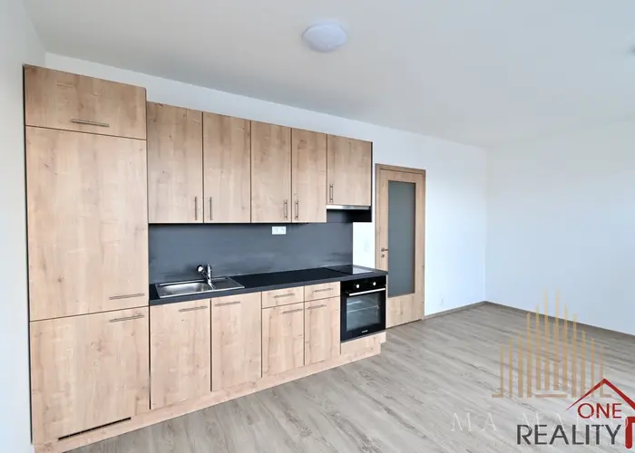 Pronájem bytu 1+kk, 33m2 s balkonem Praha Holešovice