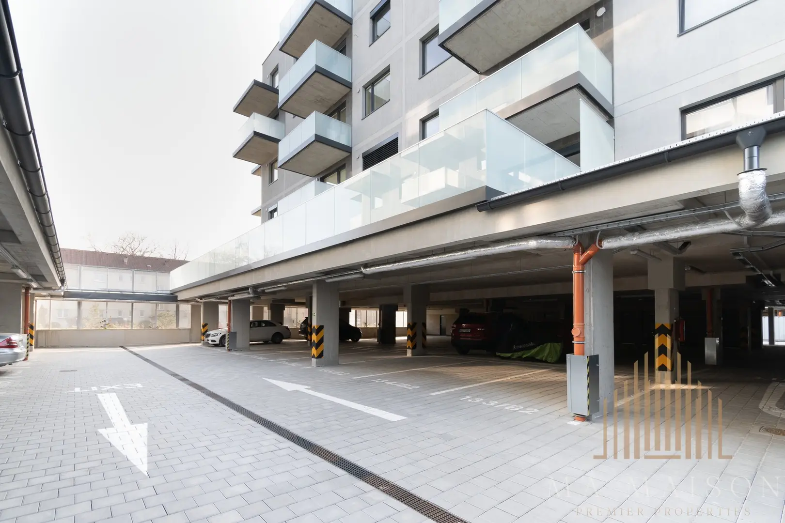 Pronájem garážového stání, 15 m² - Praha - Prosek